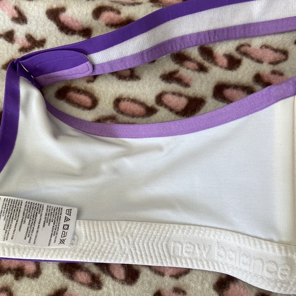 New Balance Sports Bra - Picture 6 of 8